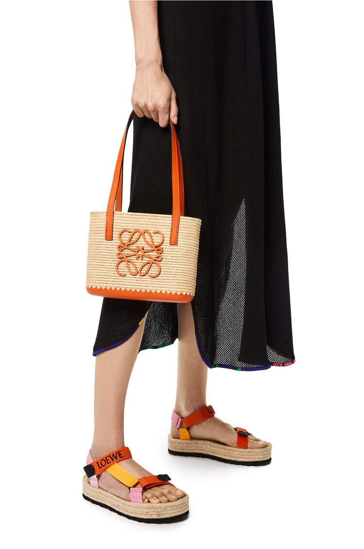 LOEWE Bolso Square Basket mini en rafia y piel de ternera Natural/Naranja