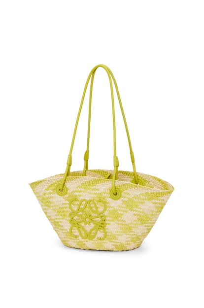 LOEWE Small Anagram Basket bag in raffia and calfskin 自然色/萊姆綠 plp_rd