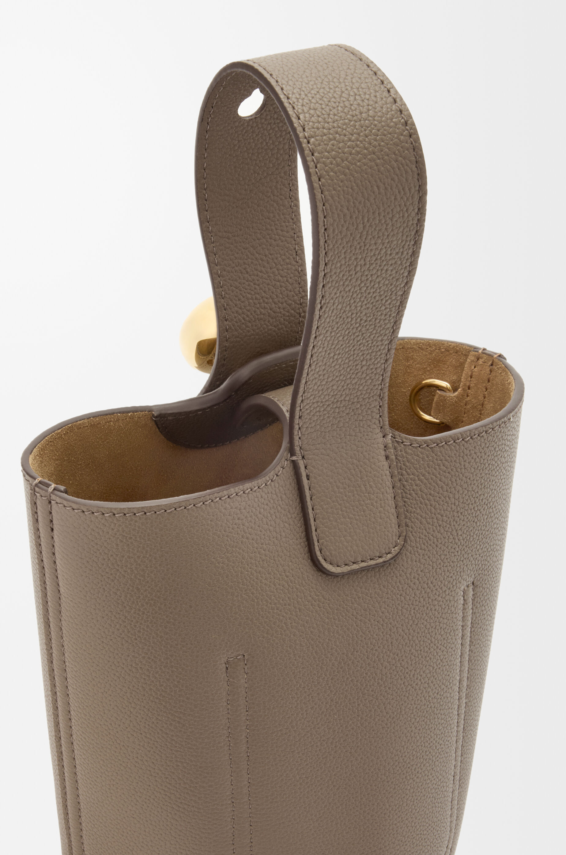 ぺブル バケットバッグ ミニ（ソフトグレインカーフ） ブラウン - LOEWE