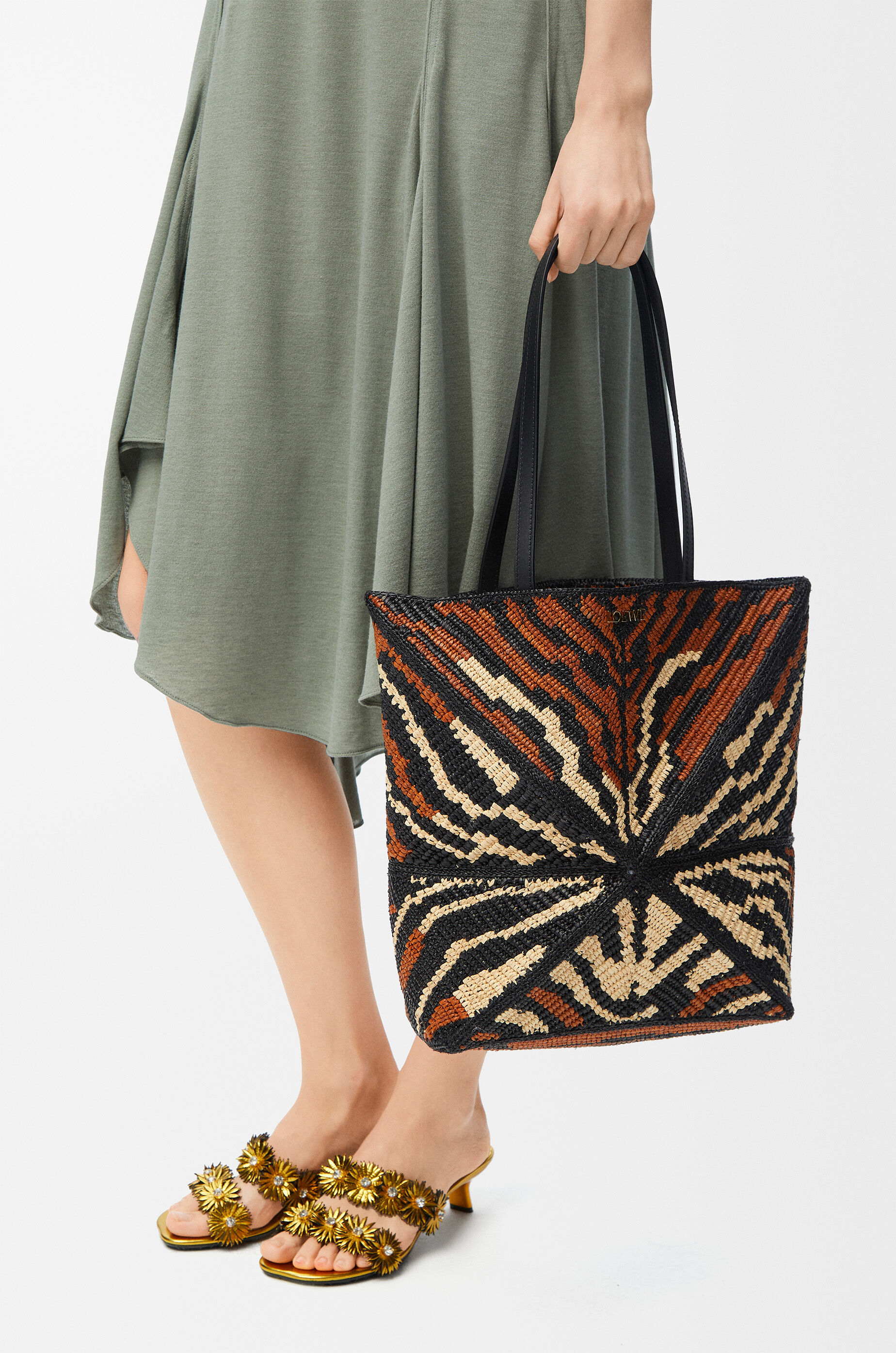 Medium Puzzle Fold Tote in raffia and calfskin Black - LOEWE Medium Puzzle Fold Tote in raffia and calfskin Black - LOEWE