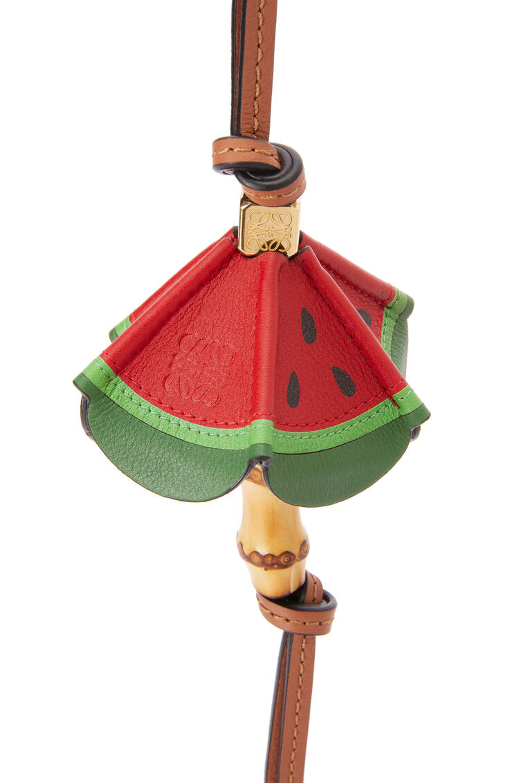 LOEWE Charm Umbrella Watermelon en piel de ternera y latón Rojo pdp_rd
