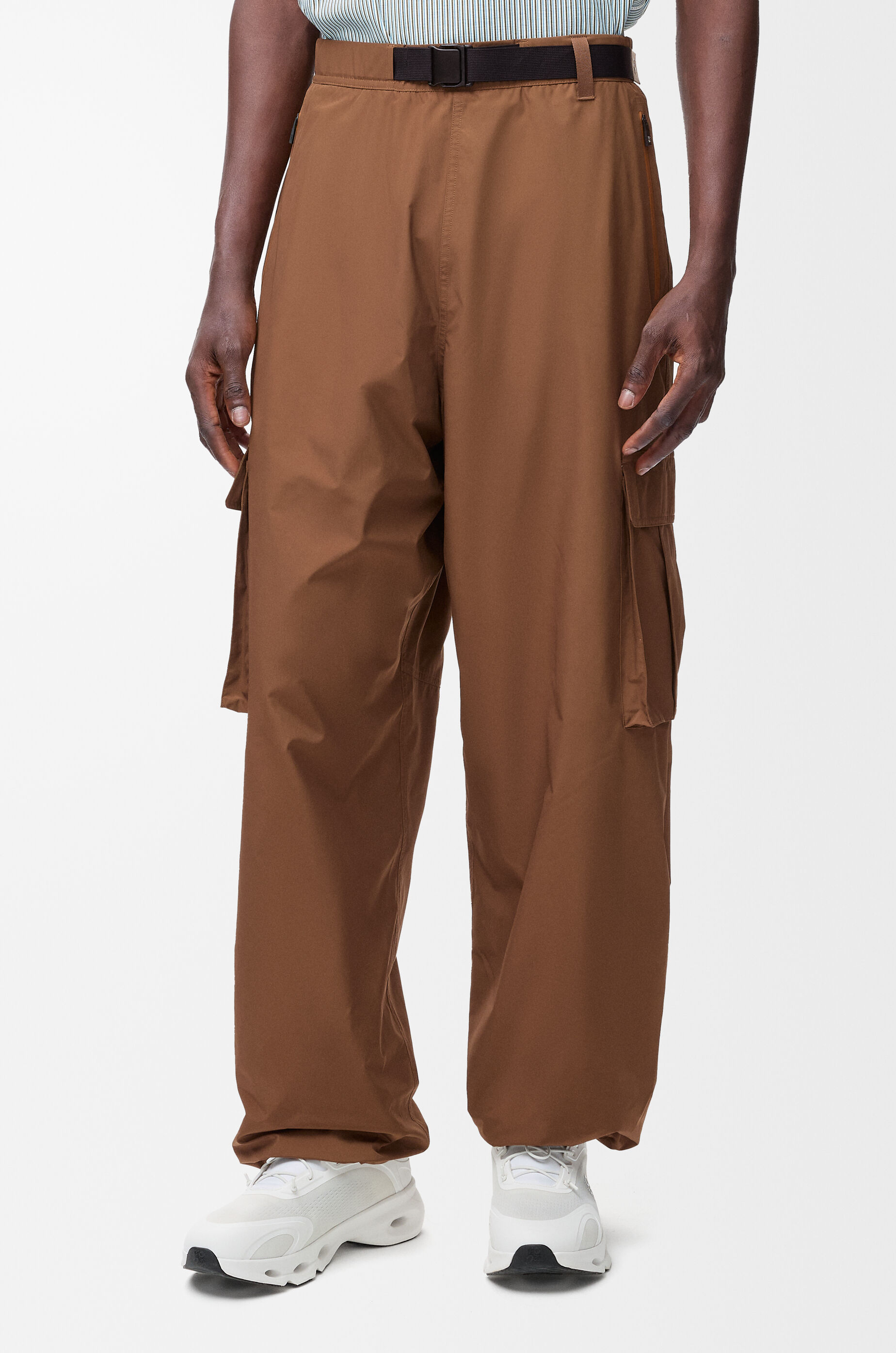 カーゴ トラウザーズ（テクニカルシェル） ブラウン - LOEWE