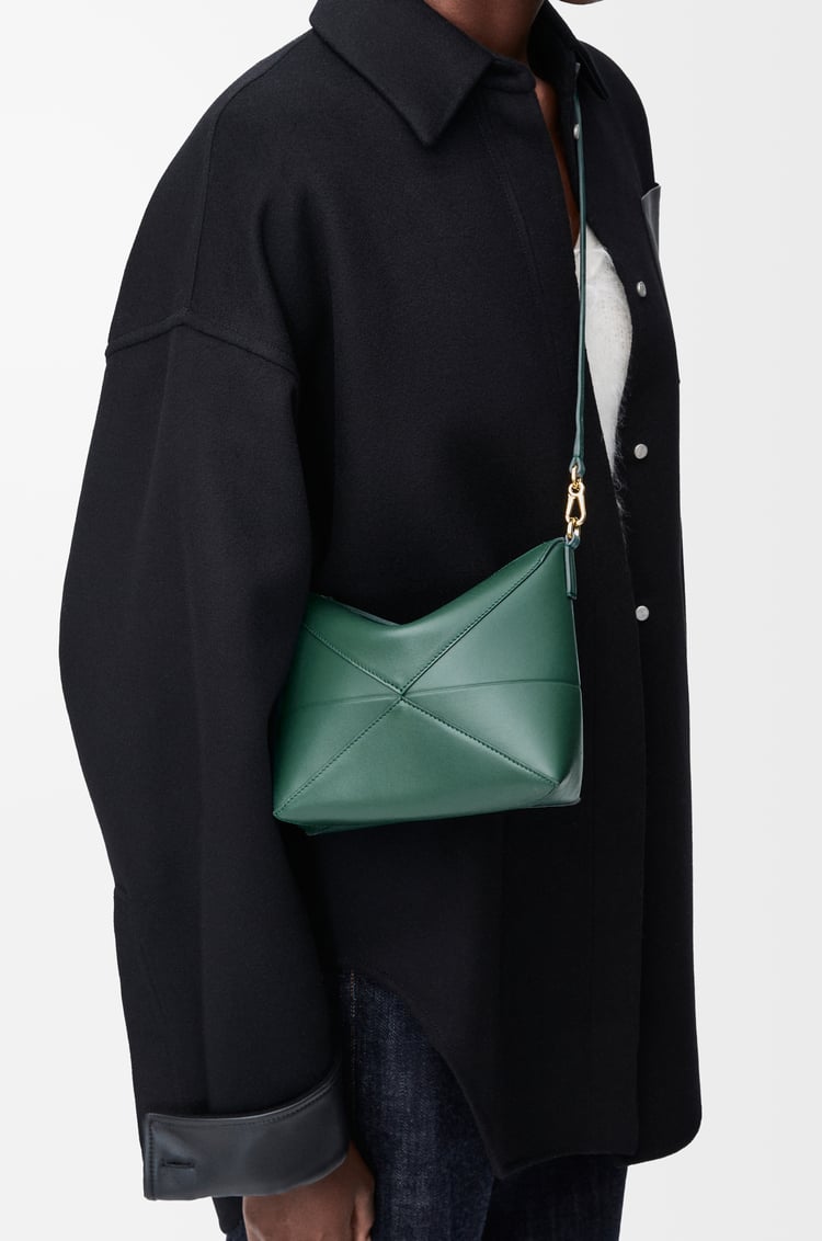 LOEWE 亮面纳帕牛皮革 Puzzle Fold pouch 香根草绿