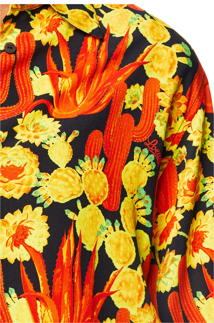 LOEWE Camisa en viscosa con estampado de cactus Negro/Naranja/Oro pdp_rd