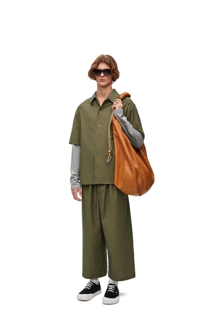 LOEWE Cropped trousers in cotton blend 卡其綠 plp_rd