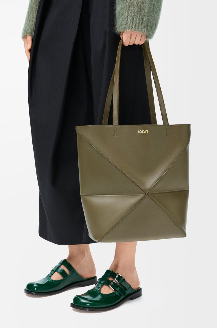 LOEWE Bolso Puzzle Fold tote mediano en piel de ternera Verde Caqui Oscuro