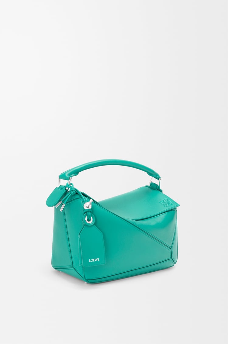 LOEWE Bolso Puzzle pequeño en piel napa de cordero ligera Aguamarina
