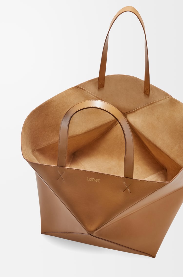 LOEWE Bolso Puzzle Fold Tote XXL en piel de ternera Roble