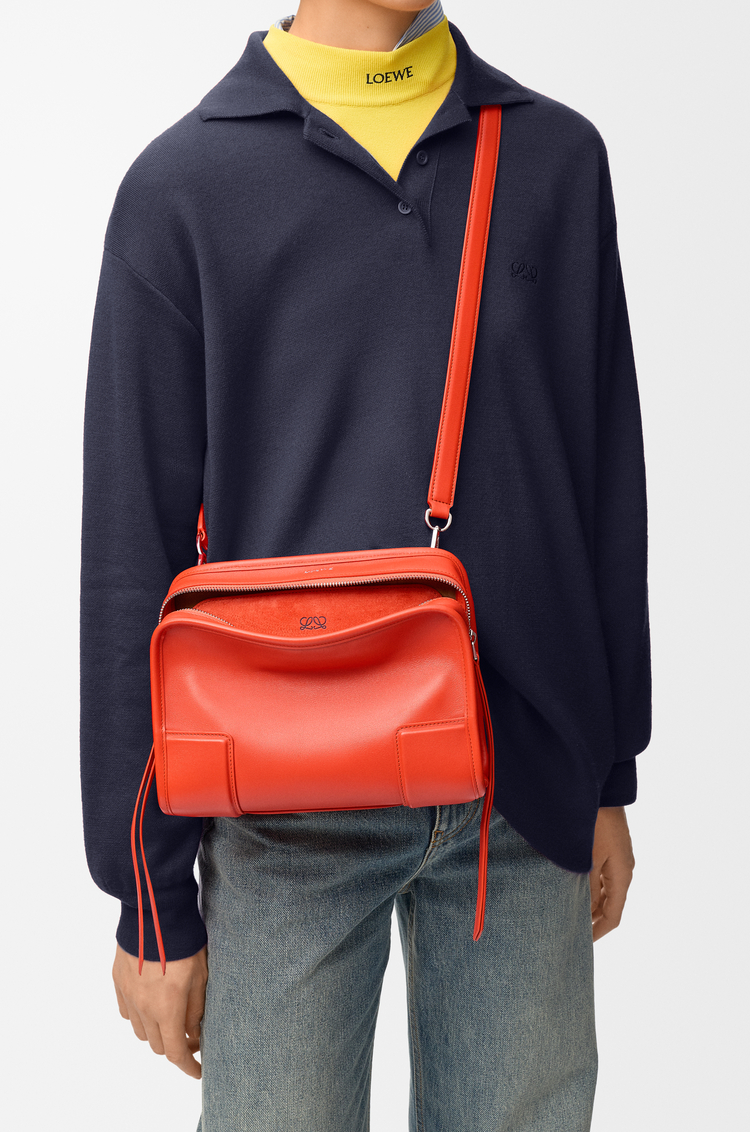 LOEWE 스몰 아마조나 180 백 - 소프트 카프스킨 선라이즈 오렌지
