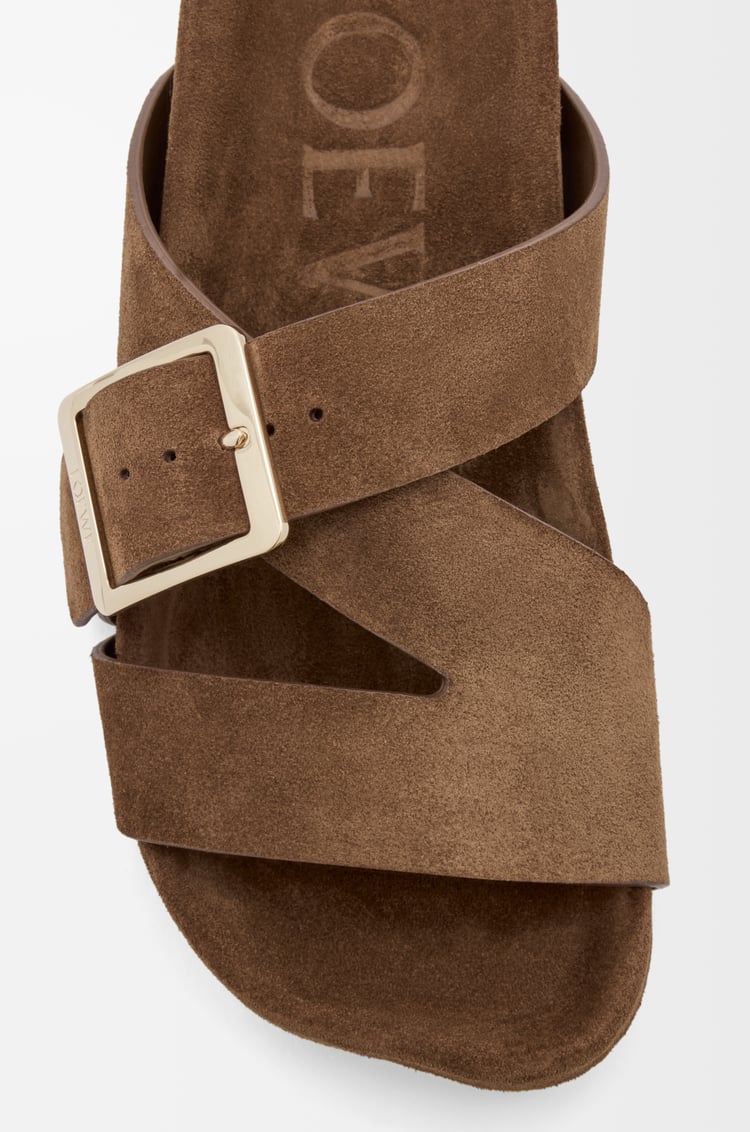 LOEWE Ease Buckle 麂皮涼鞋 棕色