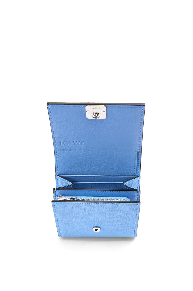 LOEWE Anagram compact flap wallet in pebble grain calfskin Celestine Blue pdp_rd