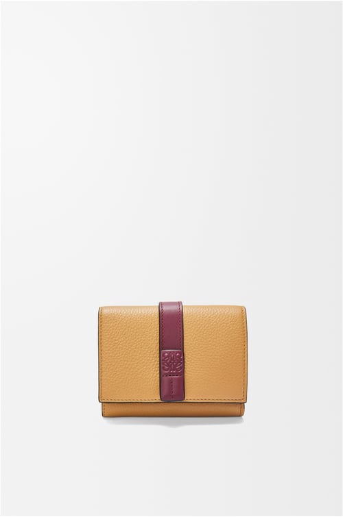LOEWE Cartera con tres pliegues en piel de ternera Bizcocho/Carmesí/Papel Craft