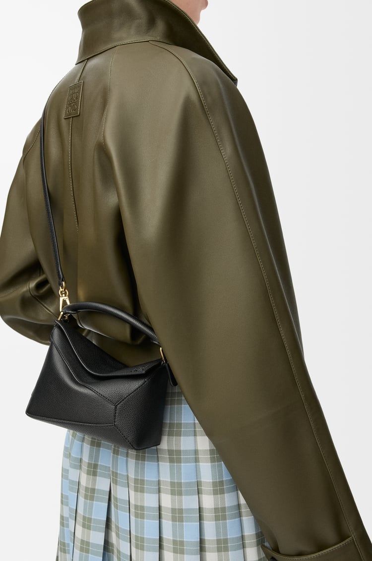 LOEWE Mini Puzzle Edge Tasche aus weichem, genarbtem Kalbsleder Schwarz