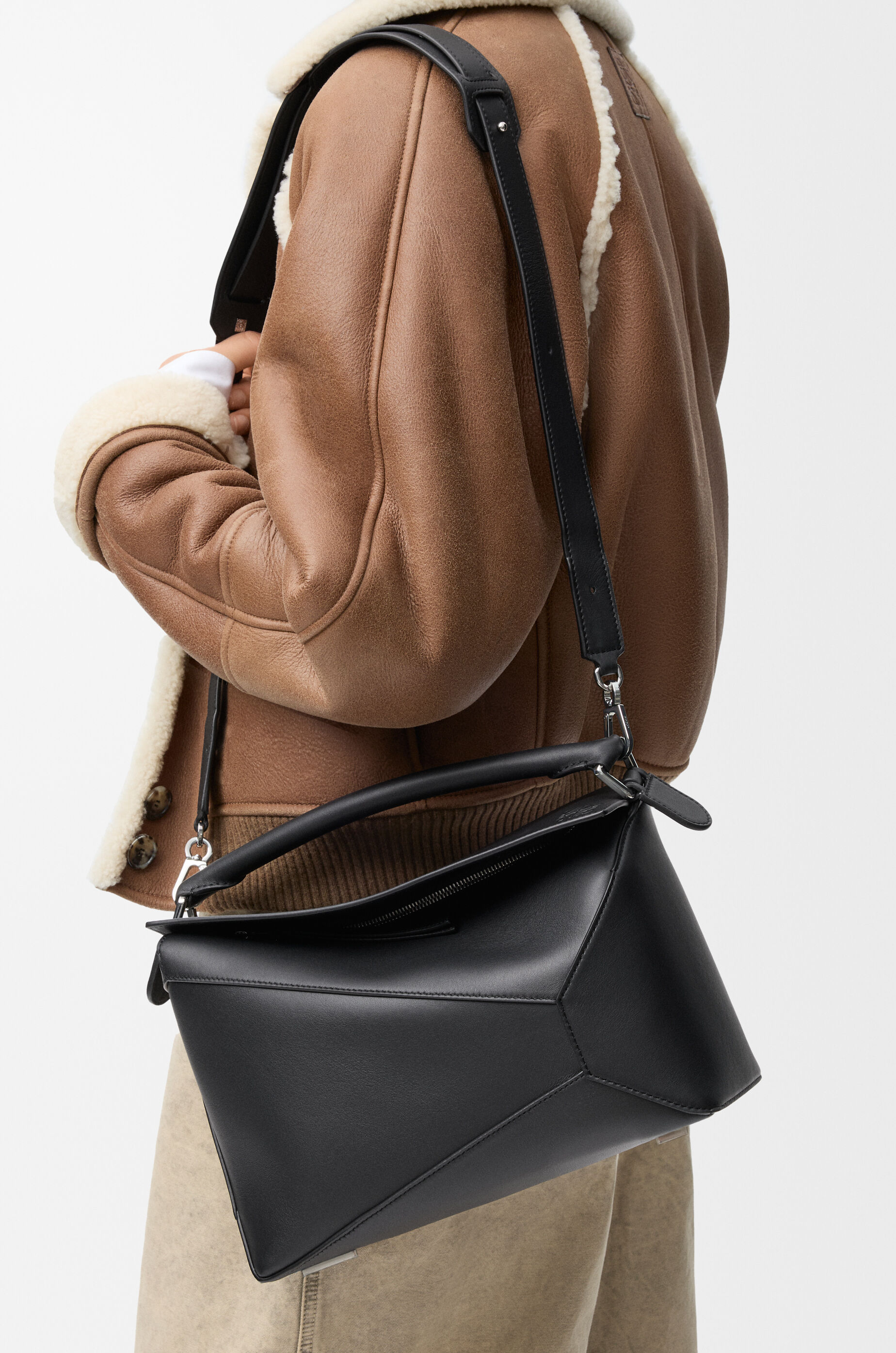 パズルエッジ バッグ ミディアム（クラシックカーフ） ブラック - LOEWE