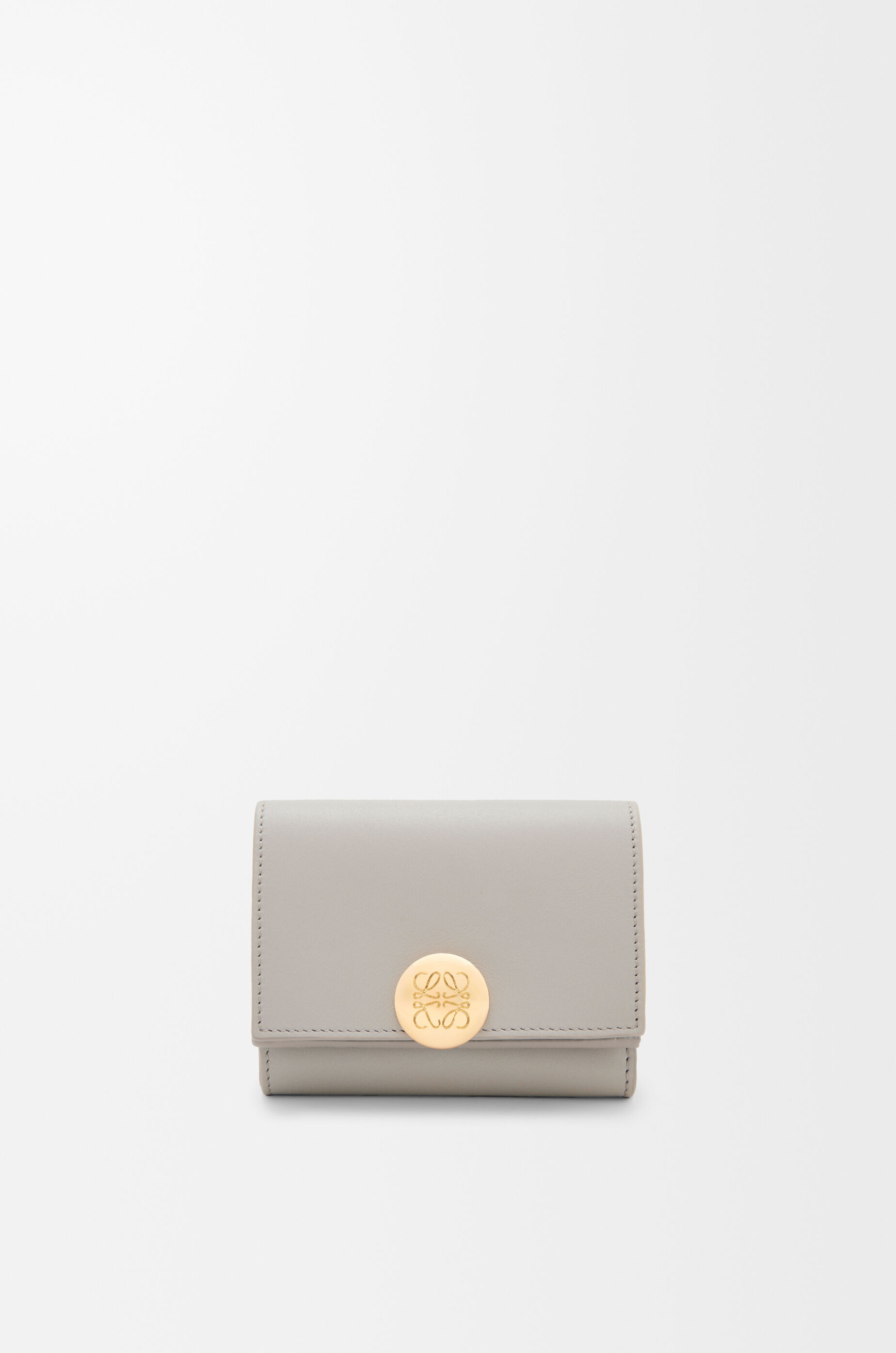 人気！LOEWE アイボリー三つ折り財布 ウィメンズ 財布&小物｜ロエベ - LOEWE