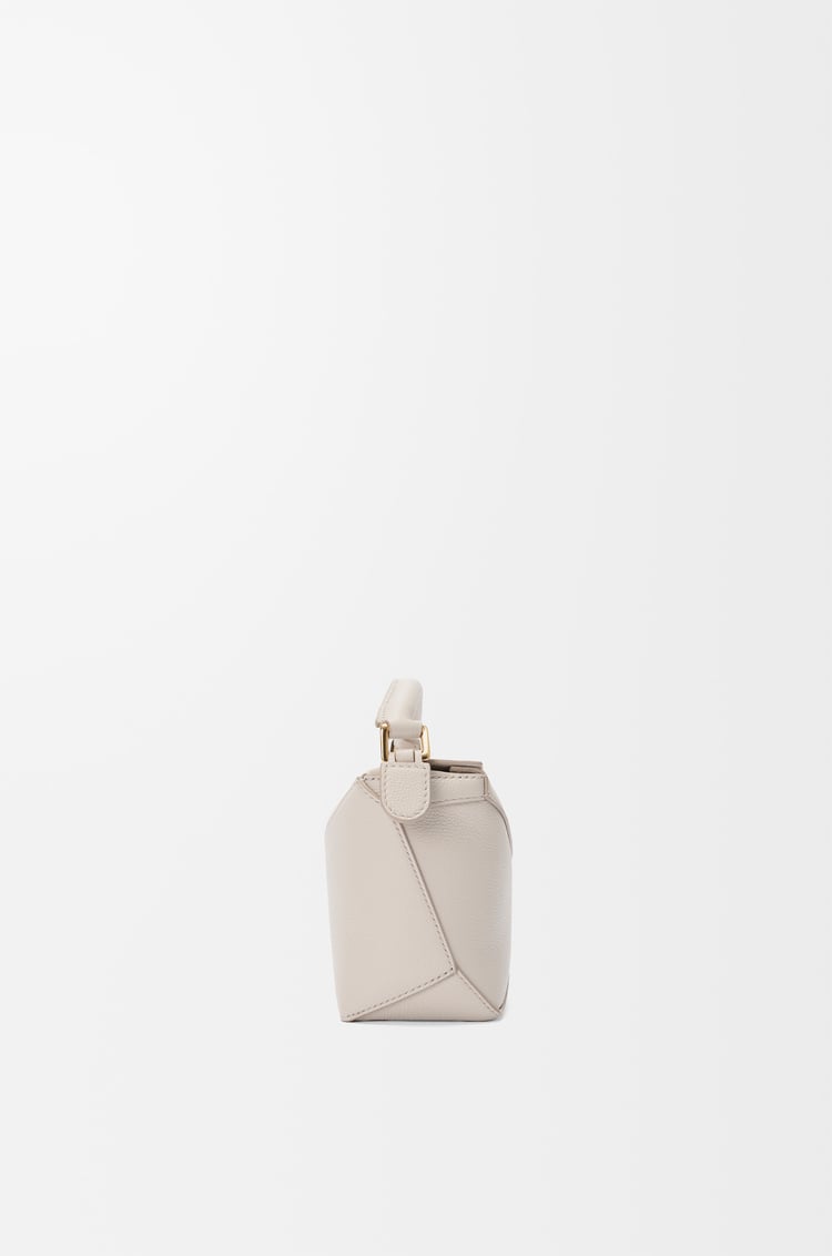 LOEWE 迷你柔软粒面牛皮革 Puzzle 手袋 浅轻灵灰