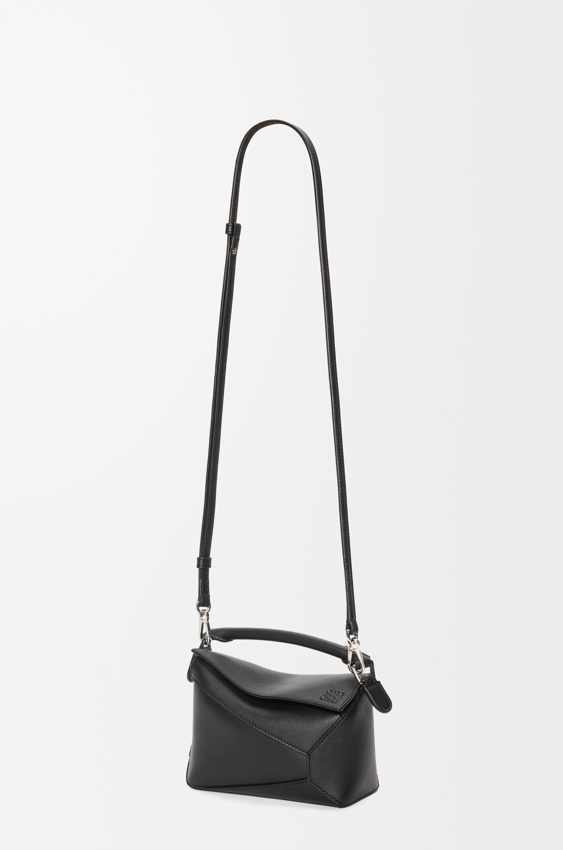 パズルエッジ バッグ ミニ（クラシックカーフ） ブラック - LOEWE