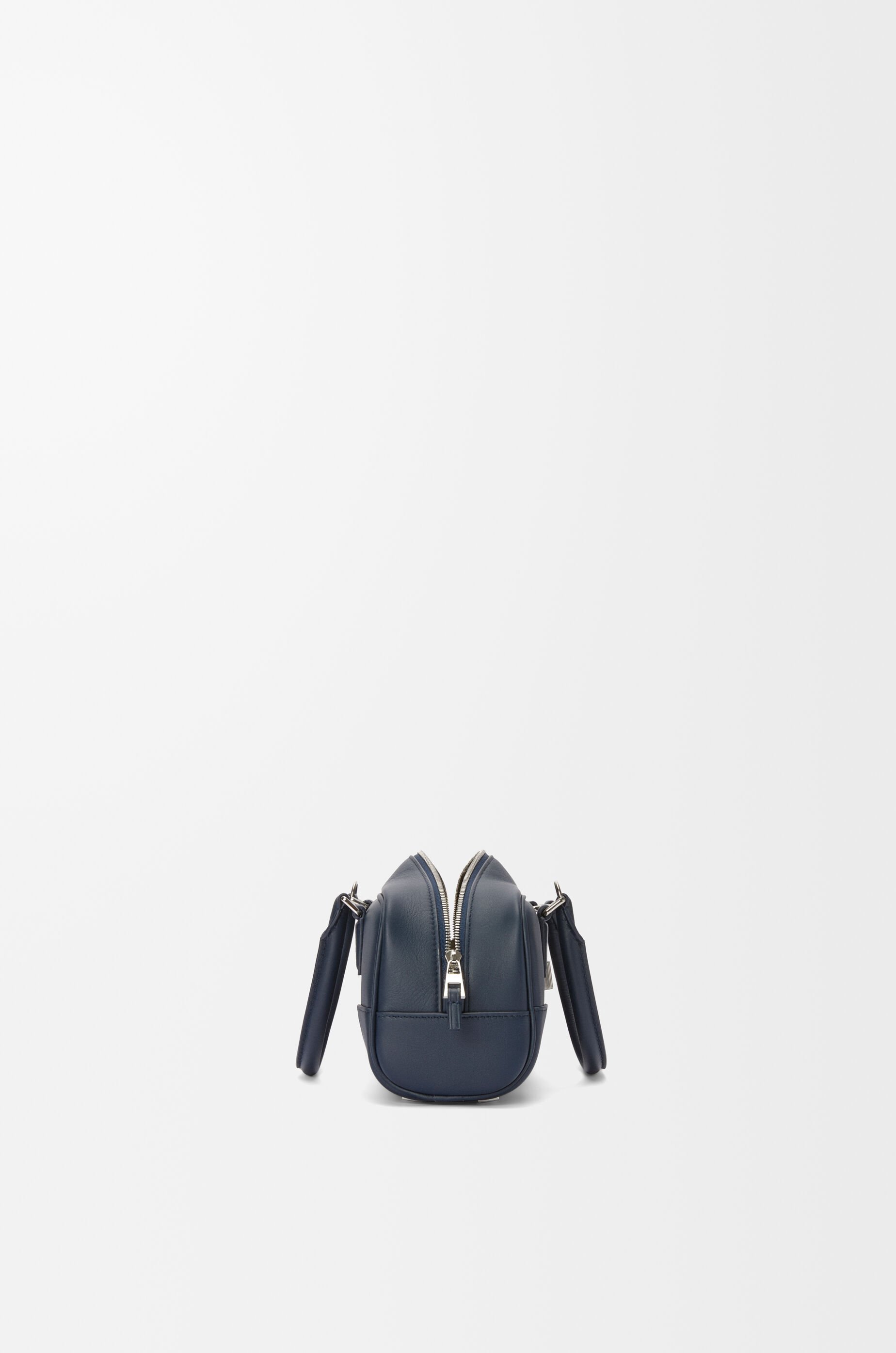 アマソナ23 クロップド バッグ（ナパカーフ） ブルー - LOEWE