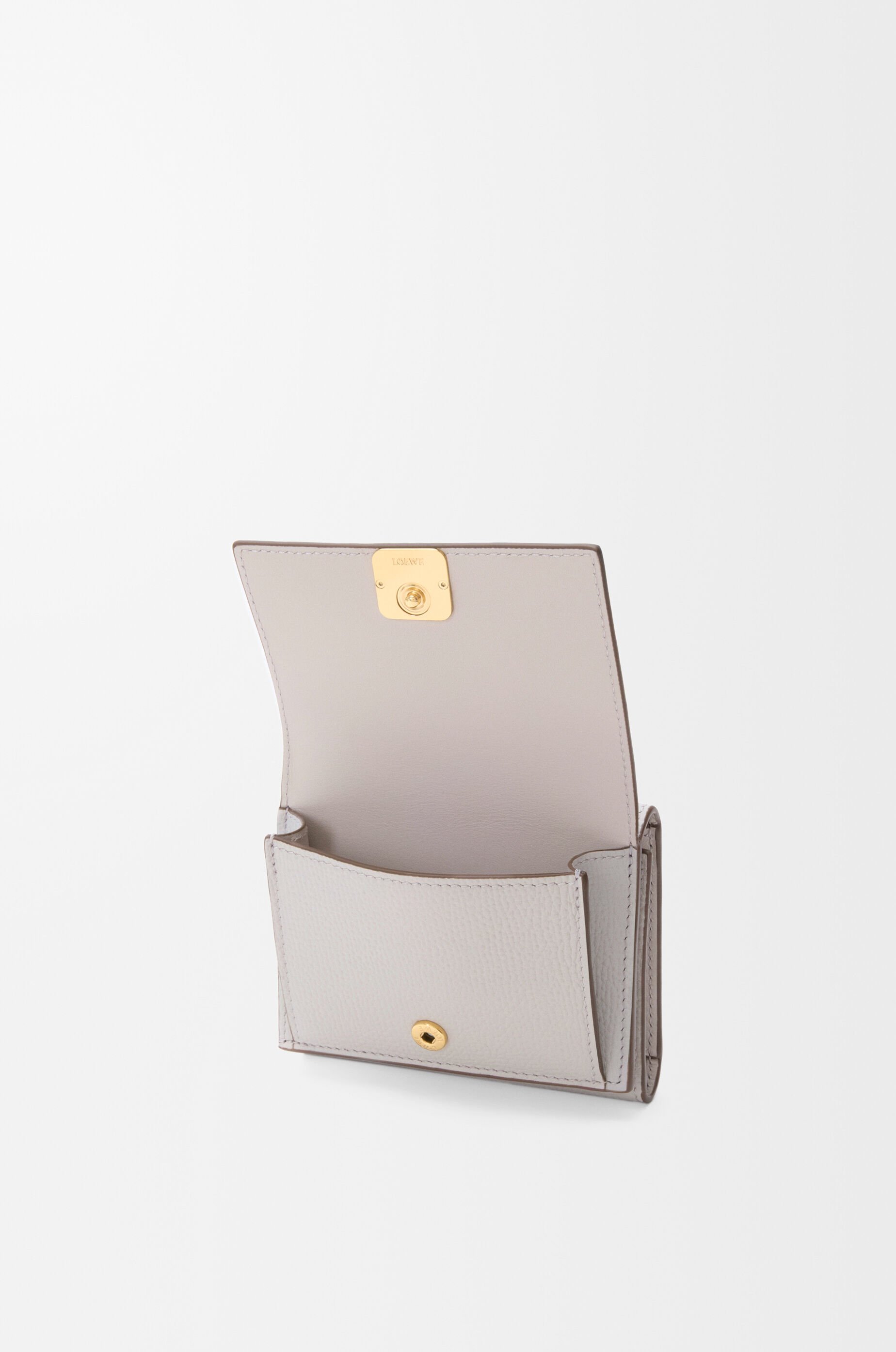 LOEWE アナグラム トライフォールド ウォレット（ペブルグレインカーフ） アナグラム トライフォールド ウォレット（ペブルグレインカーフ