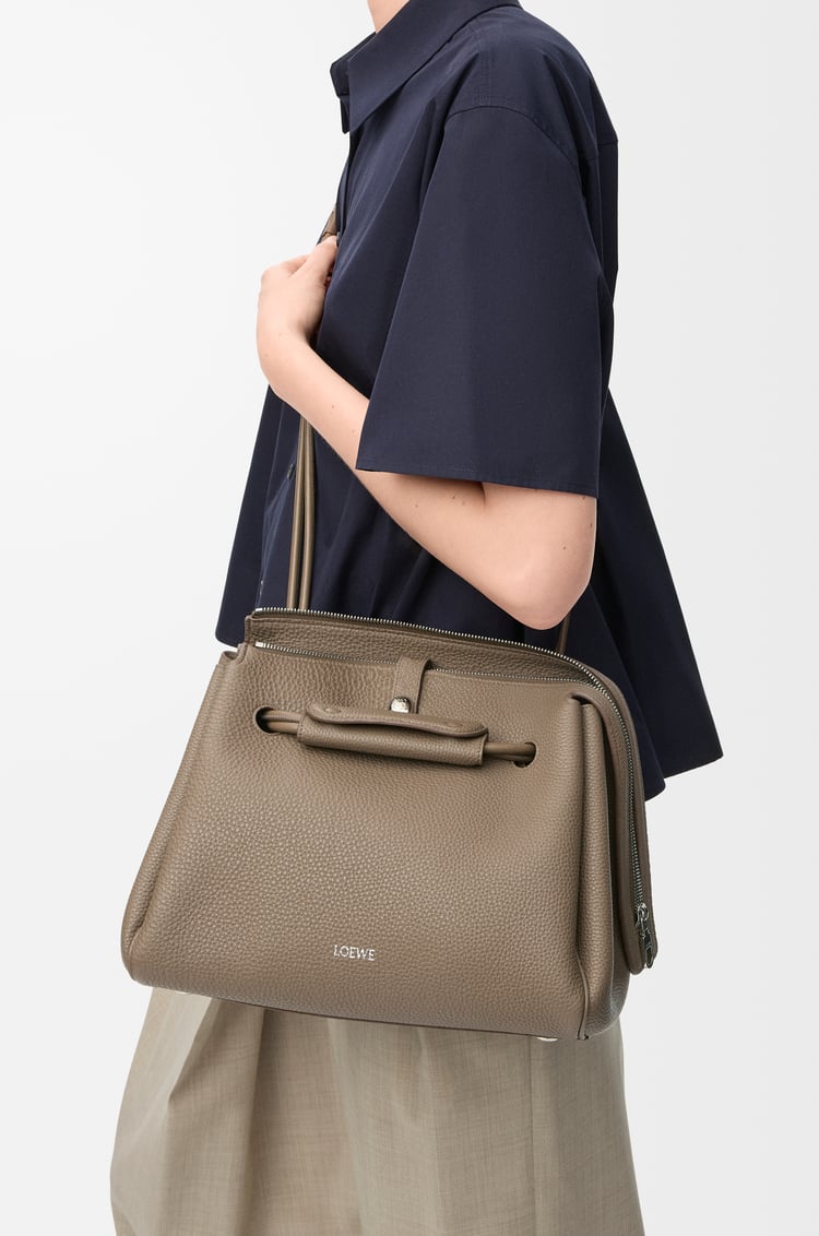 LOEWE マドリードバッグ ミディアム（サプルグレインカーフ） トープ