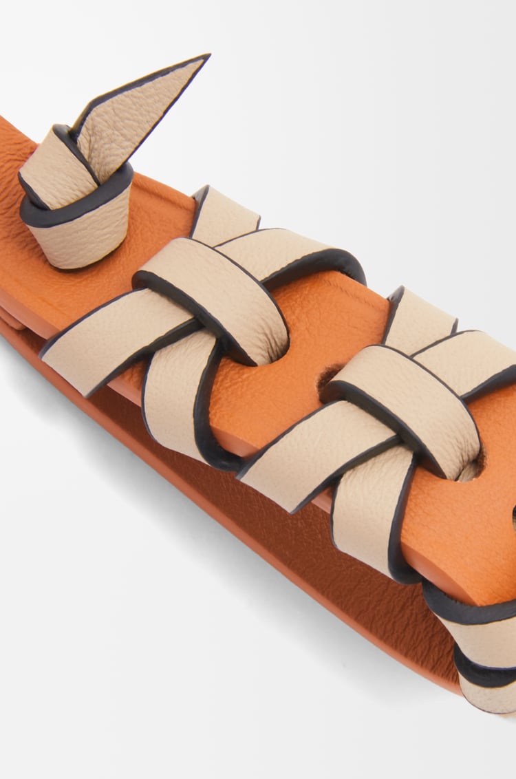 LOEWE Cross braided keyring in classic calfskin Maple/Papercraft