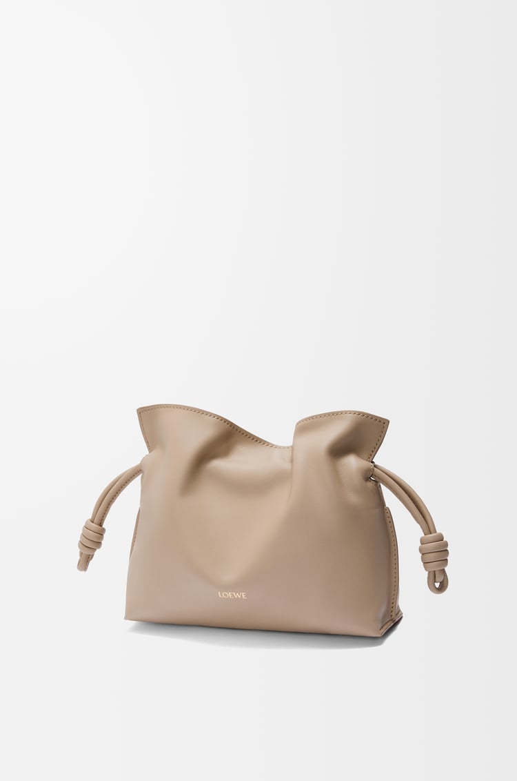 LOEWE 迷你納帕小牛皮 Flamenco 手拿包 沙色