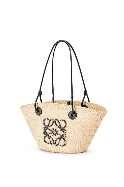 LOEWE Small Anagram Basket bag in iraca palm and calfskin 自然色/黑色 plp_rd