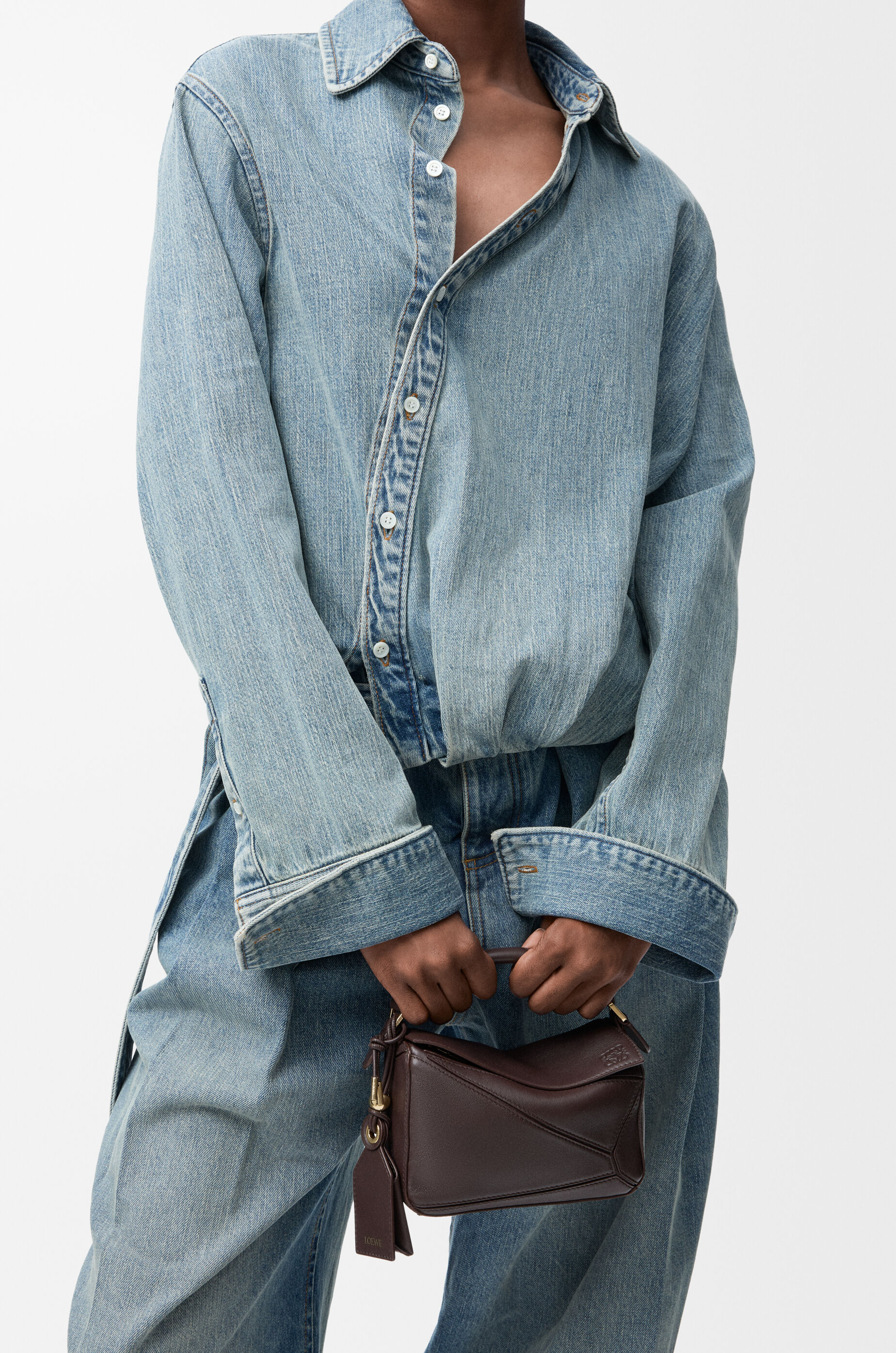 フェザーライト パズルバッグ ミニ（ナパラム） ブラウン - LOEWE