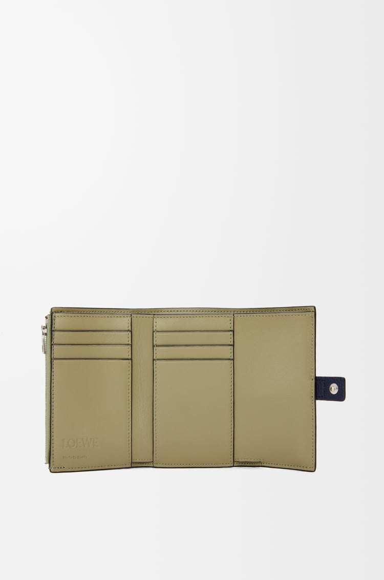 LOEWE バーティカル ウォレット スモール（ソフトグレインカーフ） アビスブルー/オリーブ