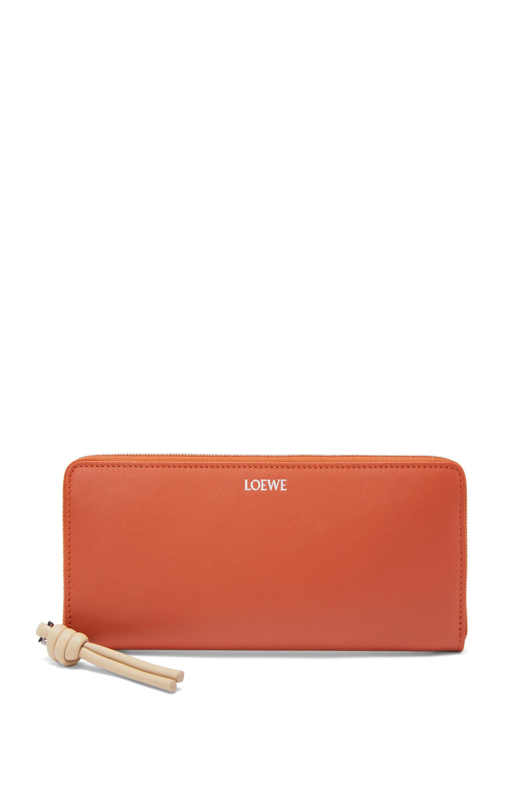 Cartera con cremallera Knot en piel napa de ternera