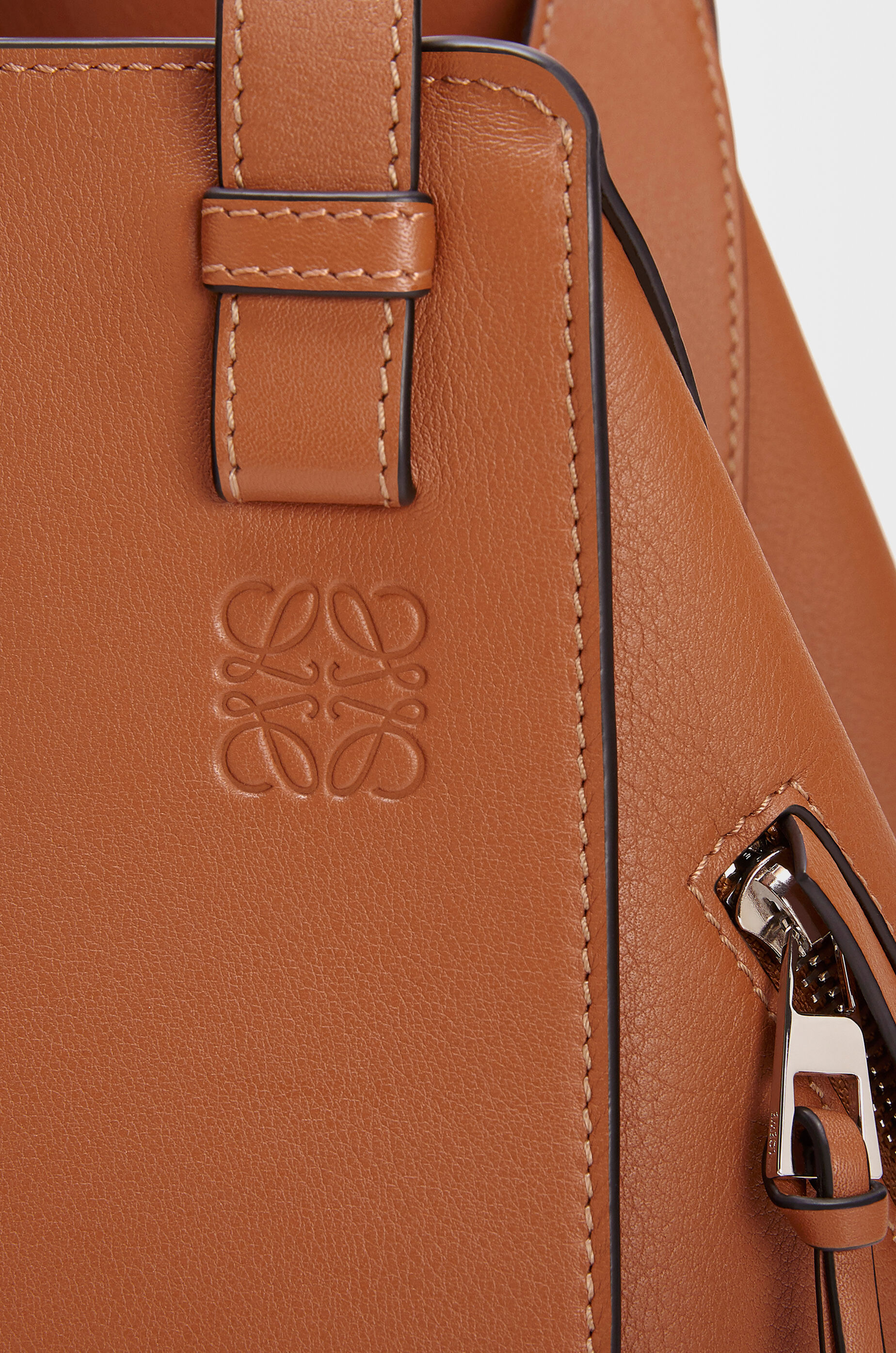 ハンモックバッグ スモール（クラシックカーフ） ブラウン - LOEWE