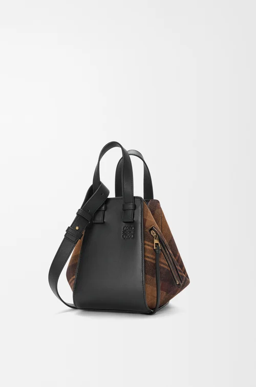 LOEWE Sac Hammock Compact en cuir velours et cuir de veau classique Tan/Noir