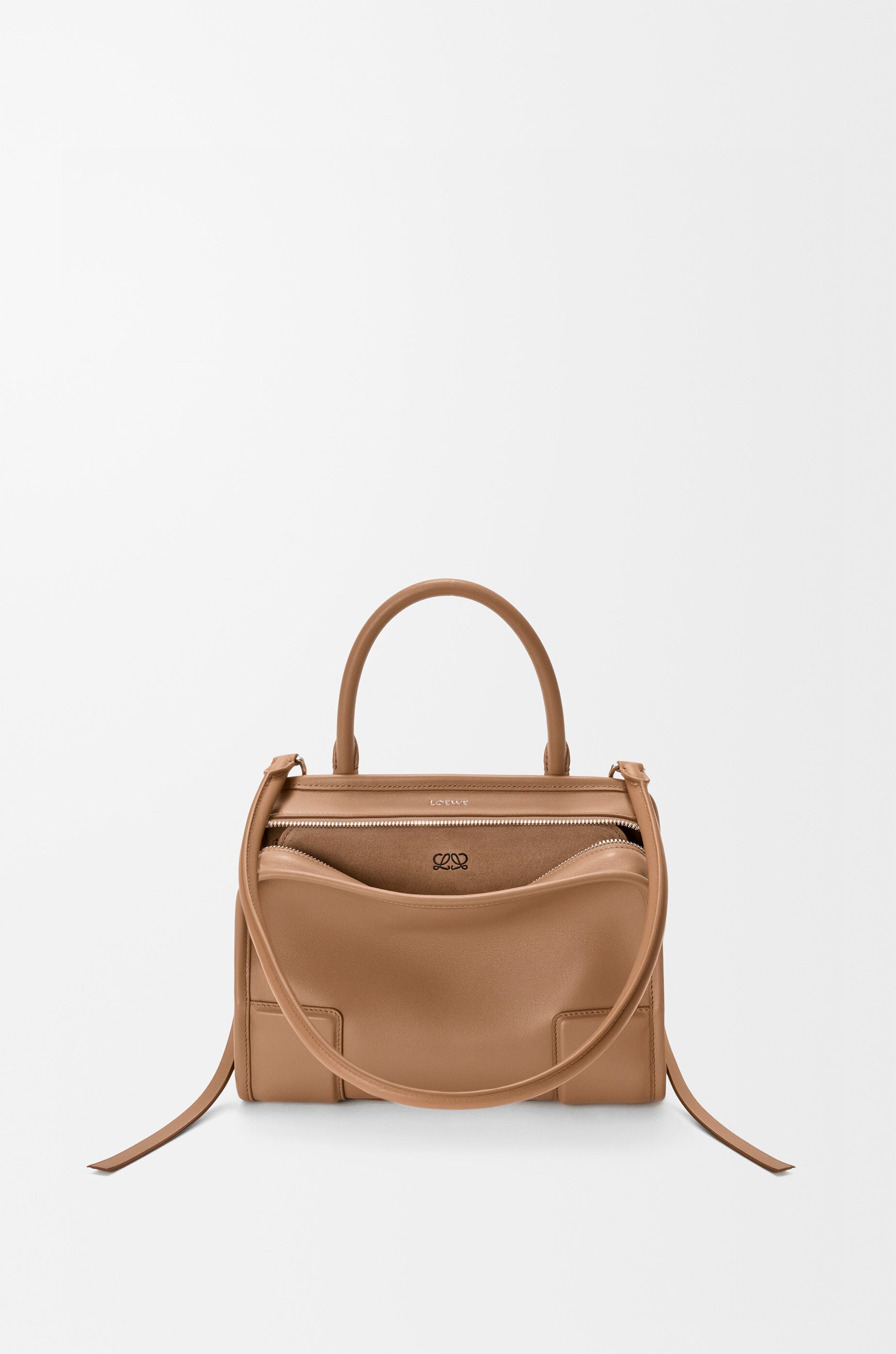 【早い物勝ち！！】美品　LOEWE バルセロナ　ソフトバッグミニ　タン 2026年最新】ロエベ LOEWE バルセロナの人気アイテム - メルカリ