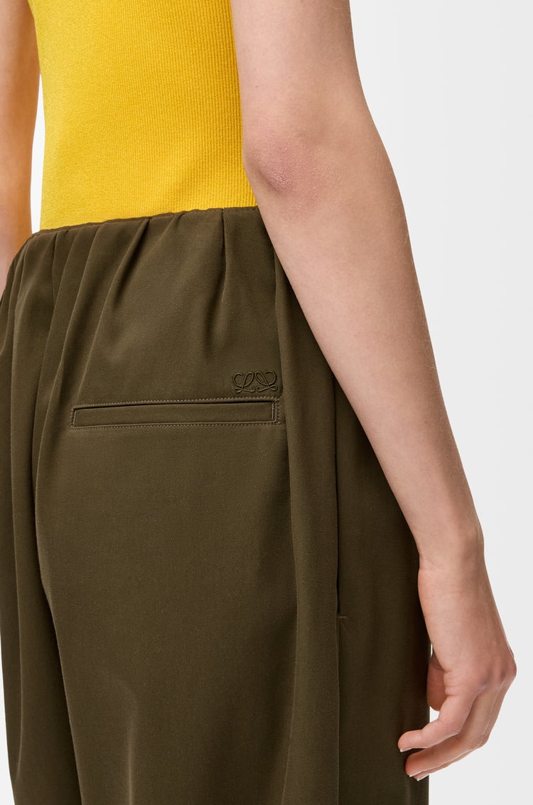 LOEWE 크롭 벨트 트라우저 - 코튼 & 실크 카키 그린