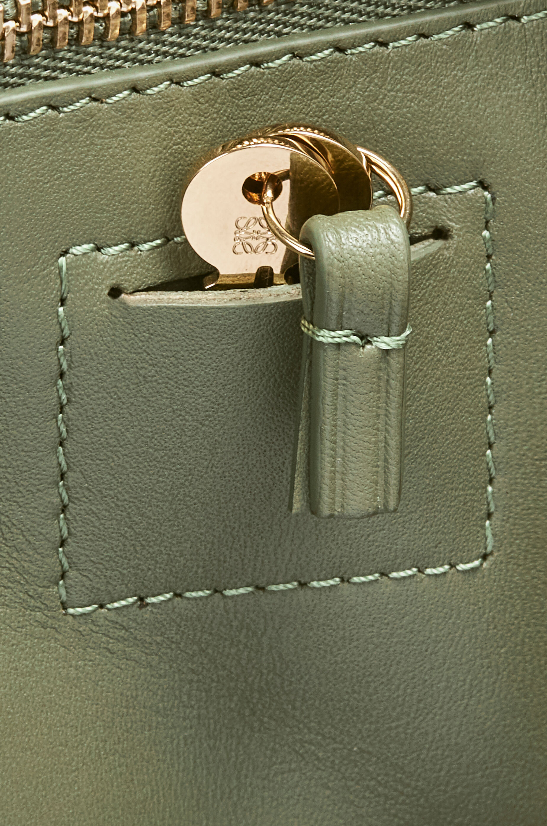 アマソナ23 バッグ（ナパカーフ） グリーン - LOEWE Japan official