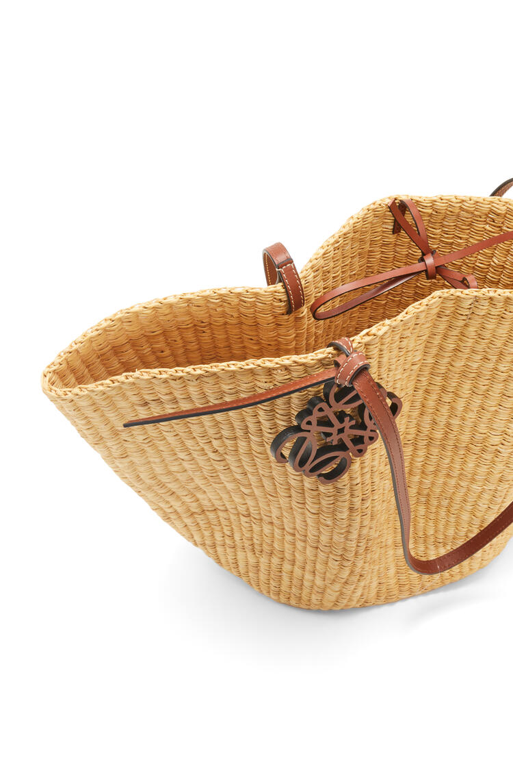 LOEWE Shell Basket bag in elephant grass and calfskin Natural/Pecan