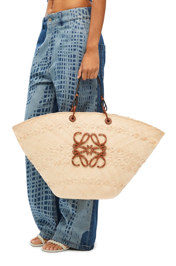 LOEWE Large Anagram Basket bag in iraca palm and calfskin Natural/Tan