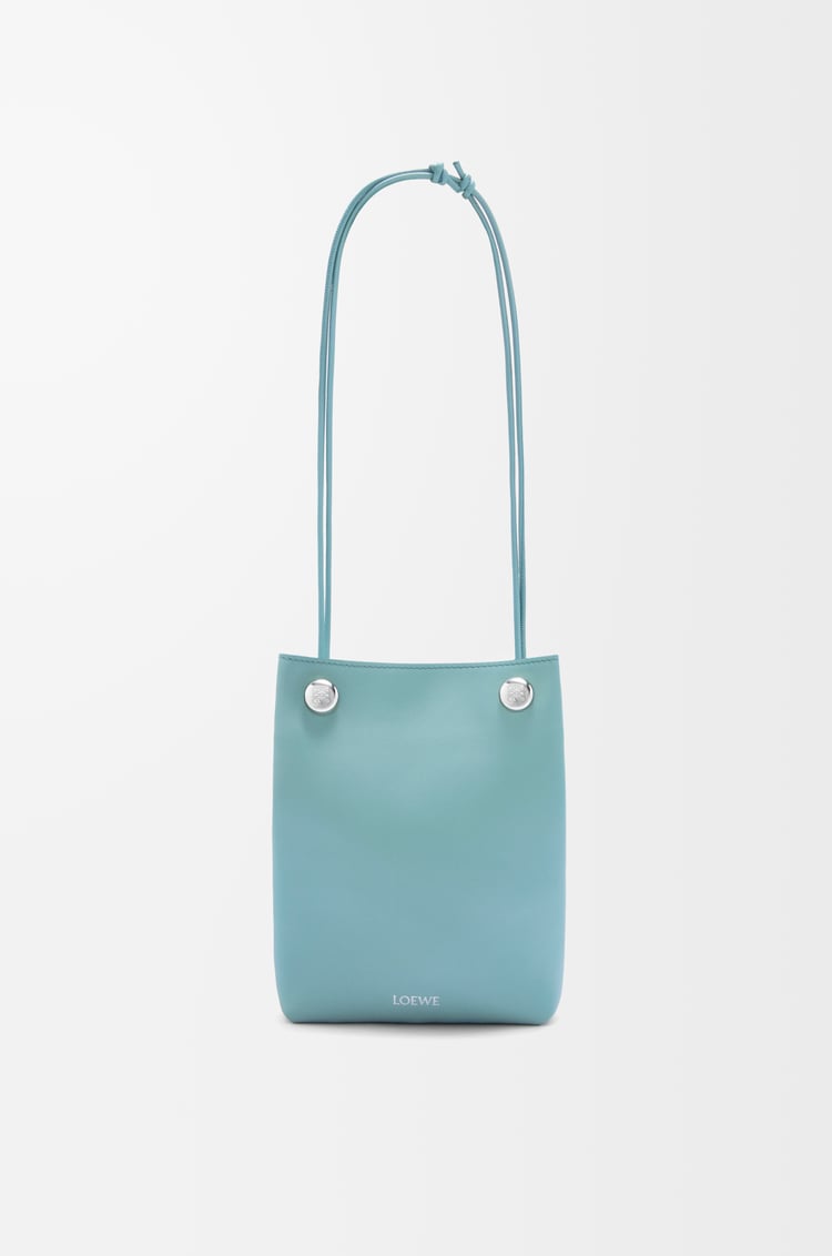 LOEWE 光滑小牛皮 Pebble 手拿包 水色