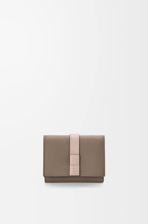 LOEWE Trifold wallet in soft grained calfskin Taupe/Talc