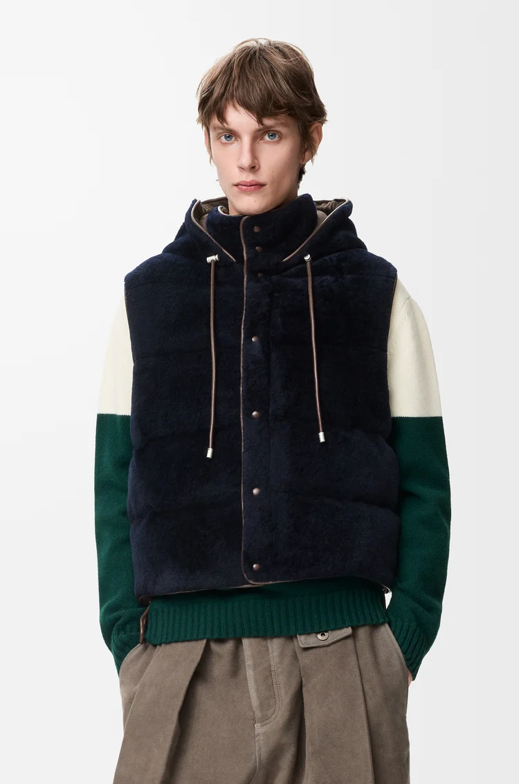 LOEWE パデッド ベスト（シアリング） ブラウン/ネイビーブルー