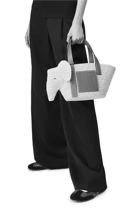 LOEWE Small Elephant Basket bag in raffia and calfskin Natural/Tan plp_rd