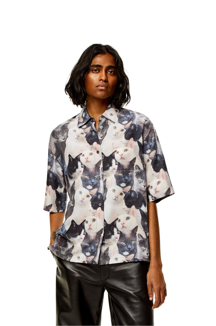 LOEWE Camisa en seda con estampado de gatos Gris/Negro