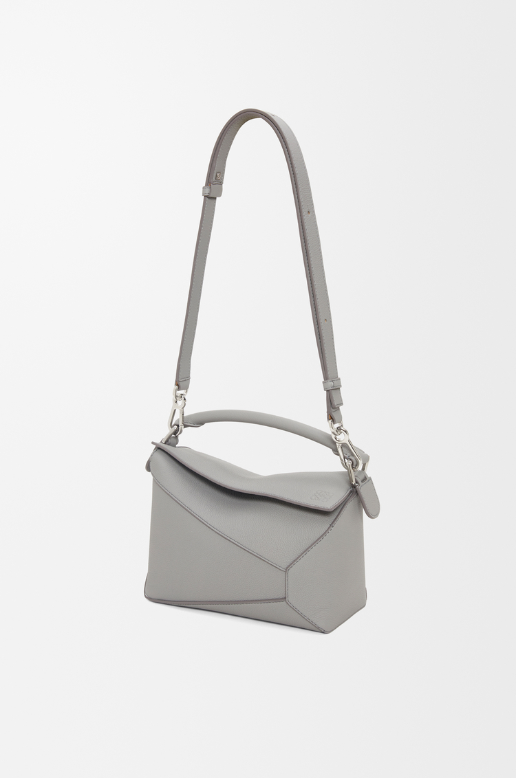 パズルバッグ スモール（ソフトグレインカーフ） グレー - ロエベ 日本 