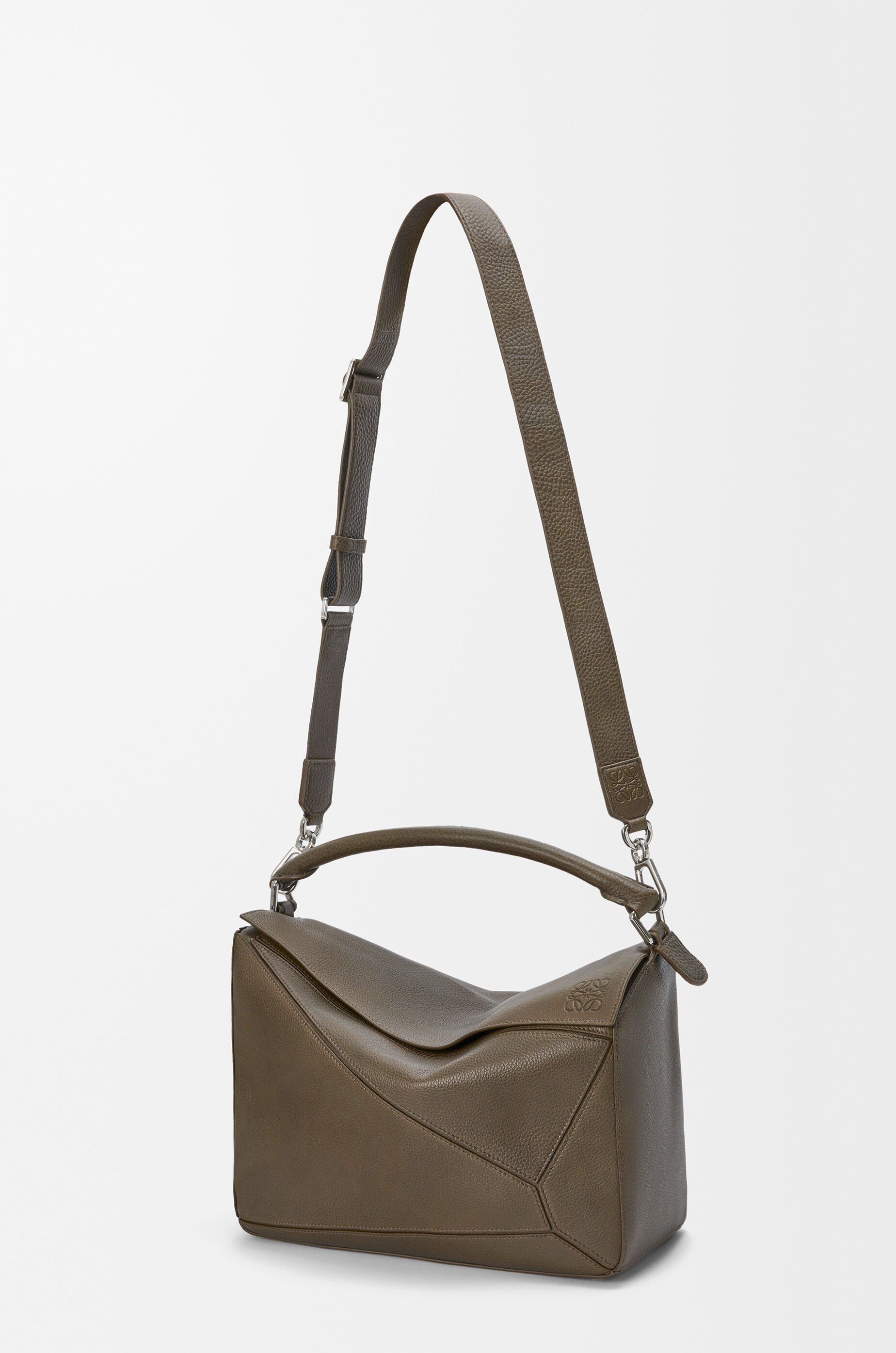 LOEWE ♪ パズルバッグ ラージ（サプルグレインカーフ） パズルバッグ ラージ（サプルグレインカーフ） ブラウン - LOEWE