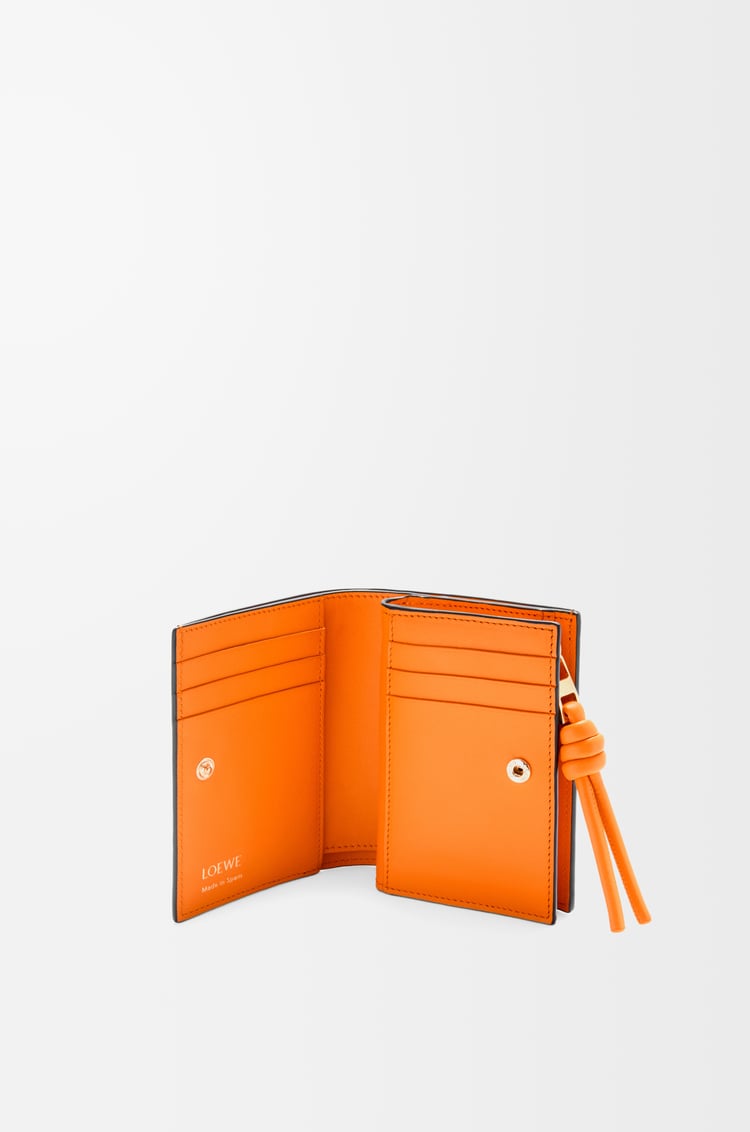 LOEWE Cartera compacta Knot en piel napa de ternera Negro/Naranja Brillante