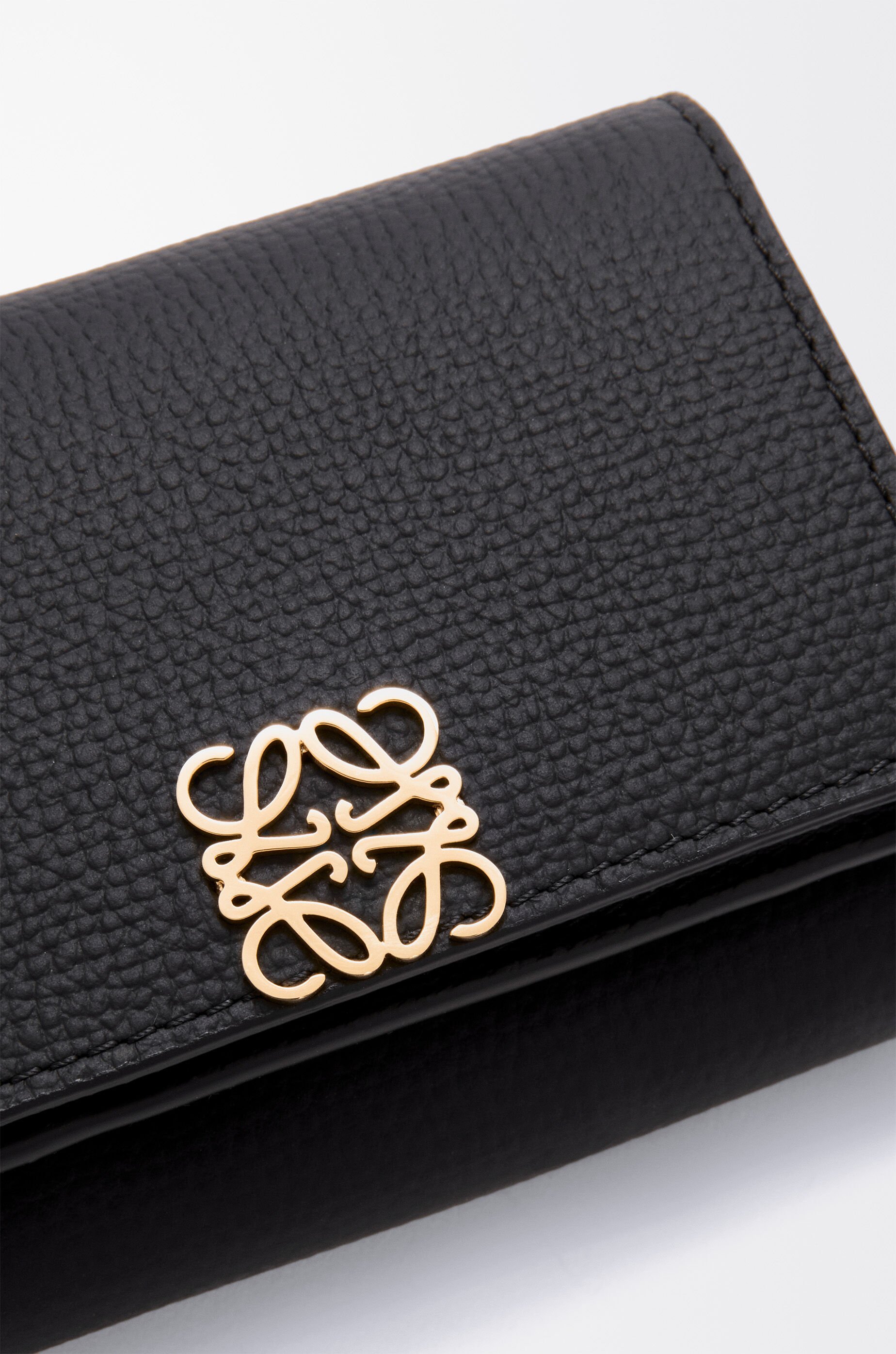 アナグラム トライフォールド ウォレット（ペブルグレインカーフ