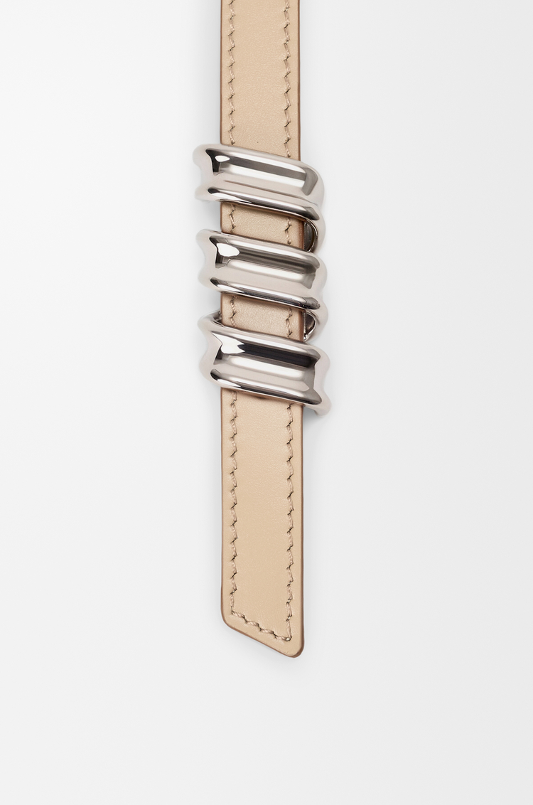 LOEWE Cinturón Coil reversible en piel de ternera lisa Moca/Beige/Plateado