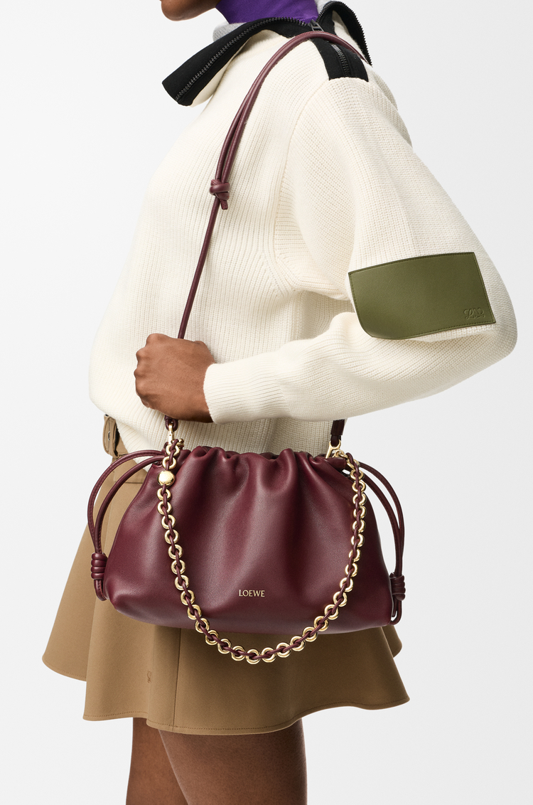 LOEWE 中型柔軟納帕小羊皮 Flamenco Purse 包款 深勃根地紅