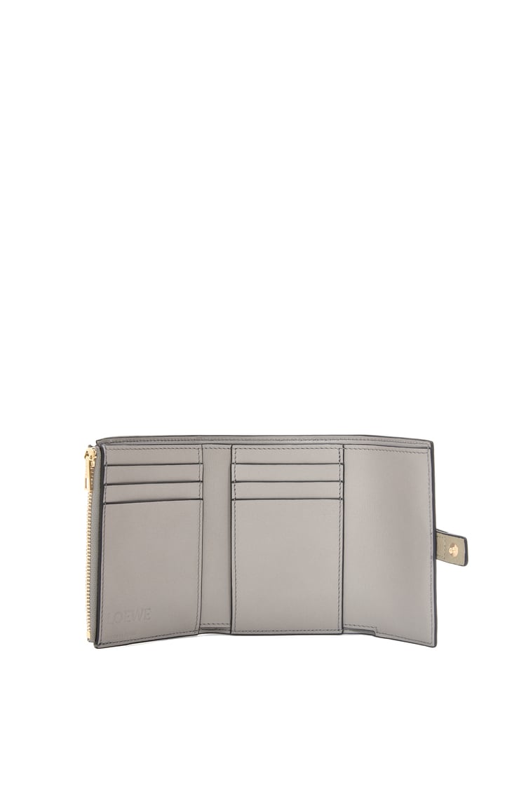 LOEWE Small vertical wallet in soft grained calfskin 鼠尾草綠/深卡其綠