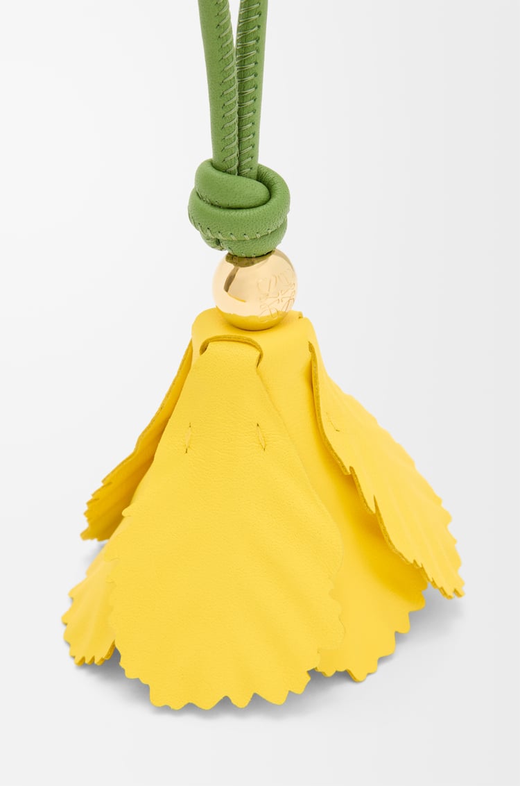LOEWE Charm Tulip en piel de ternera clásica Amarillo